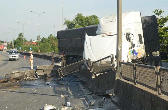 Hiện trường vụ tai nạn giao thông. (ảnh Khoa Anh)