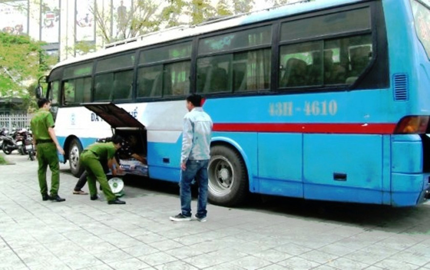 Xe khách chở gần 4 tạ thực phẩm thối