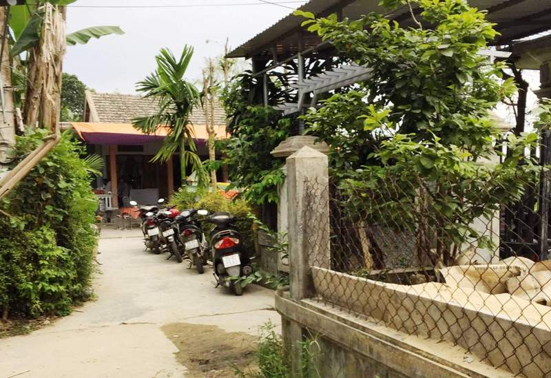 Ngôi nhà của anh T chị N - nơi xảy ra vụ tai nạn té xe thương tâm khiến một cháu bé 3 tuổi tử vong