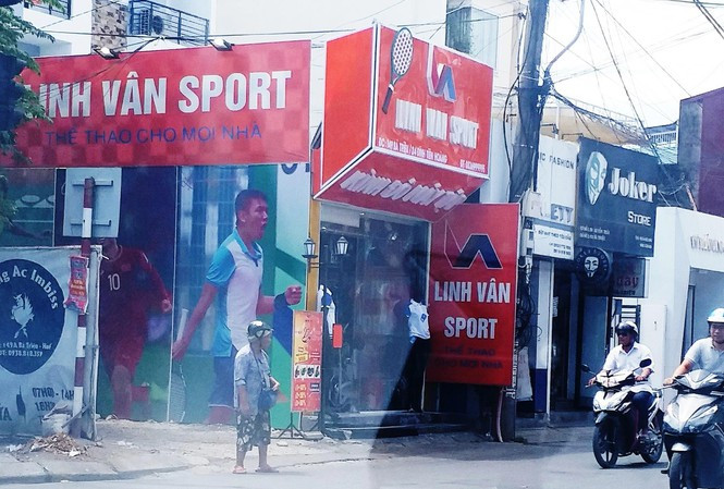 Shop hàng của Cty Linh Vân thời điểm còn hoạt động tại địa chỉ vi phạm trật tự xây dựng, lấn lộ giới thuộc số 149 Bà Triệu - Huế