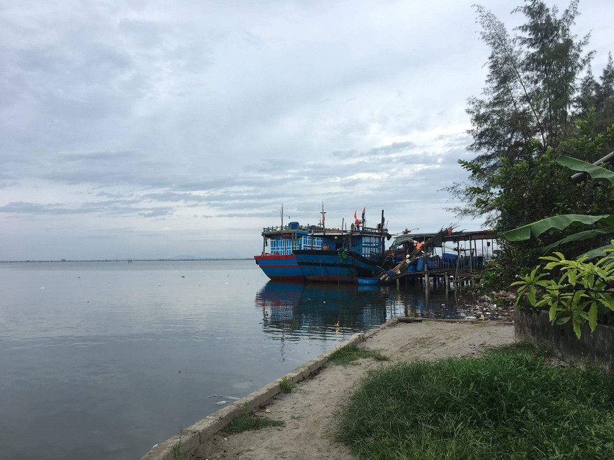 Tàu thuyền tại TT-Huế nhận lệnh vào bờ trú tránh bão