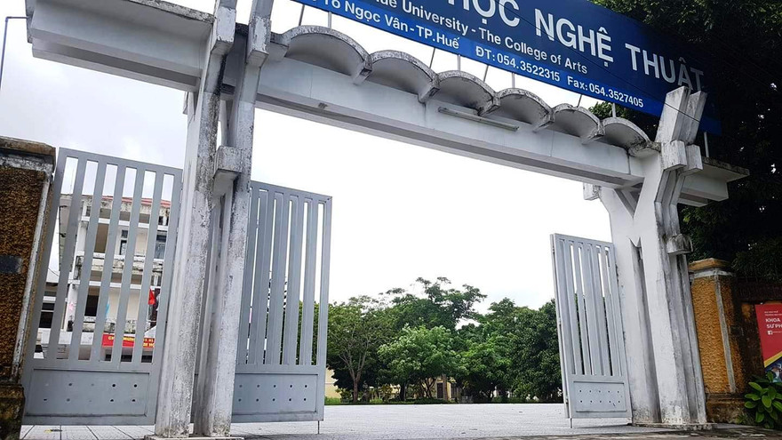 Trường Đại học Nghệ thuật Huế quyết định đơn phương chấm dứt hợp đồng lao động đối với 21 cán bộ, nhân viên. 