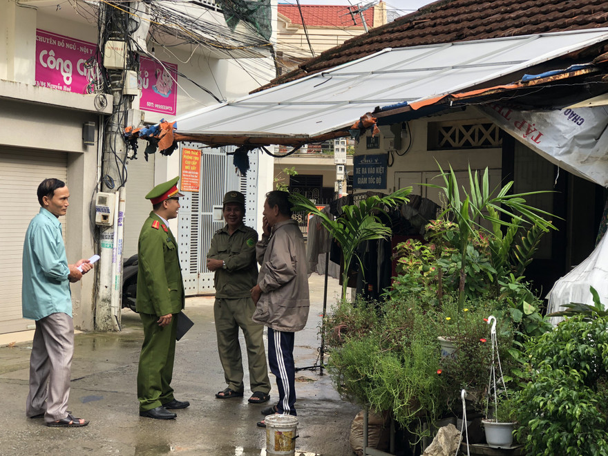 Tuyên truyền, nhắc người dân không ra đường vào thời điểm xảy ra bão số 9 và hoàn lưu bão.