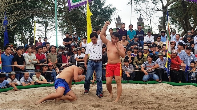 Khai hội vật làng Thủ Lễ truyền thống