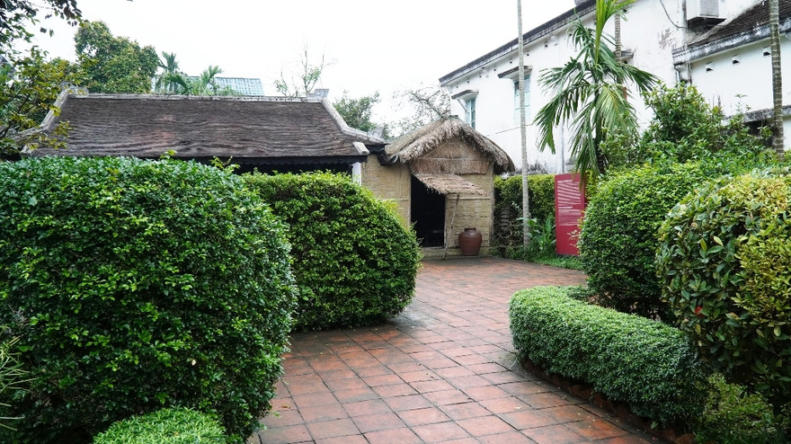 Lối vào Nhà lưu niệm Bác Hồ tại 112 Mai Thúc Loan - Huế, công trình vừa trở thành di tích quốc gia đặc biệt. 