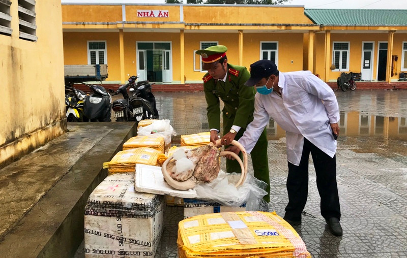 Chặn hơn 7 tạ thịt 'bẩn' trên đường vào Nam tiêu thụ dịp Tết