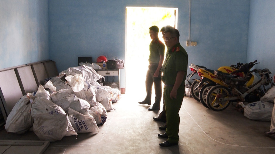 Linh kiện, máy móc tháo rời và những chiếc xe lắp ráp trái phép từ thiết bị nhập lậu bị thu giữ