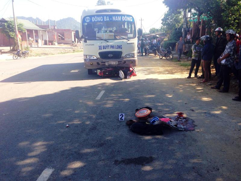 Hiện trường vụ tai nạn giao thông làm 4 người trong một gia đình thương vong