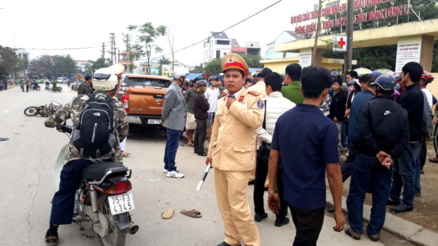 Ô tô lao vào đám đông, 6 người nhập viện cấp cứu