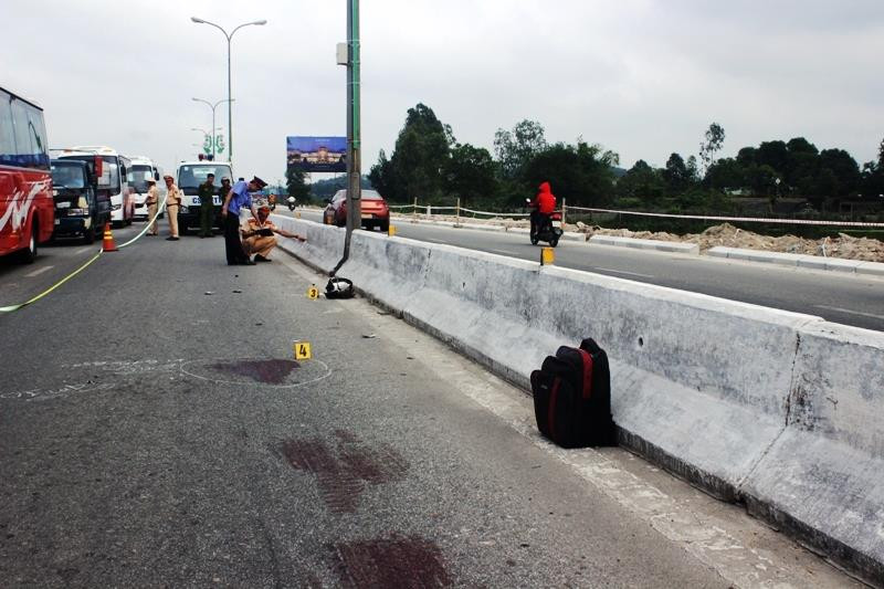 Hiện trường vụ tai nạn giao thông nghiêm trọng