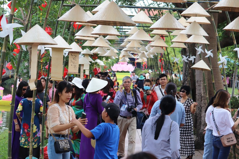 Huế tưng bừng ngày hội chợ quê