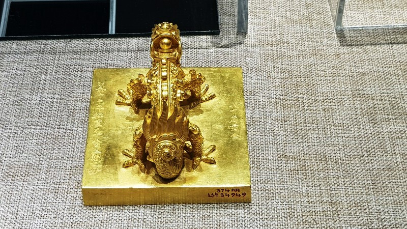 Hơn 80 hiện vật giới thiệu đến công chúng mang đậm dấu ấn tiến trình 143 năm trị vì của vương triều nhà Nguyễn