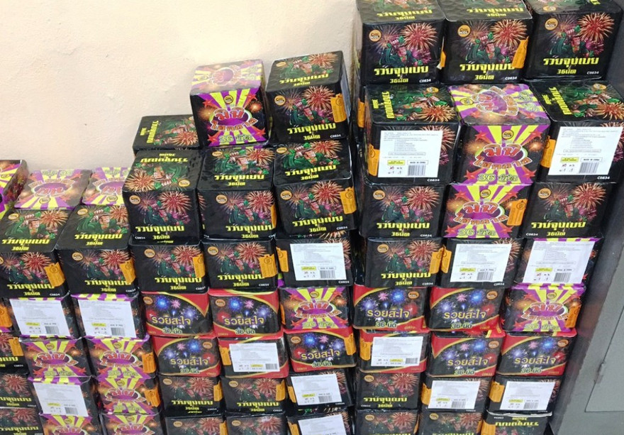 Rùng mình phát hiện hơn 4.300 viên pháo có thể phát nổ bất cứ lúc nào trên xe giường nằm chở nhiều hành khách