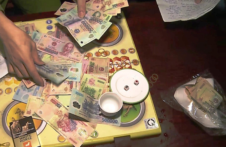 Tang vật vụ đánh bạc có số lượng con bạc tham gia lên đến hàng chục người