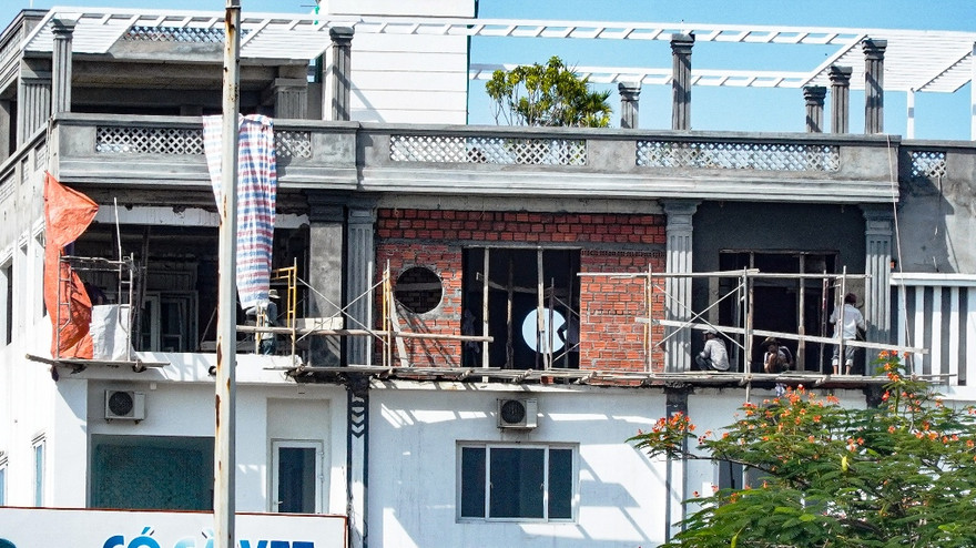 Chủ đầu tư vẫn cho thi công công trình không phép, thách thức cơ quan chức năng vào chiều 16/9.