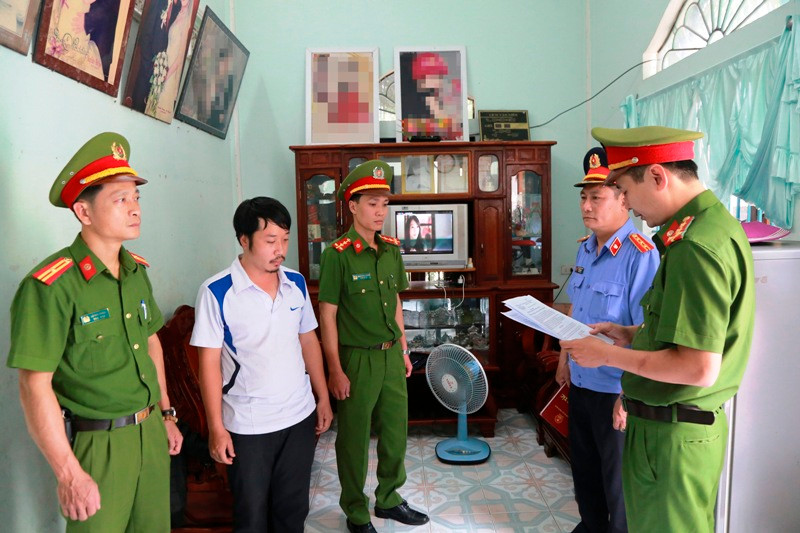 Đọc lệnh khởi tố, bắt tạm giam Nguyễn Xuân Hợp