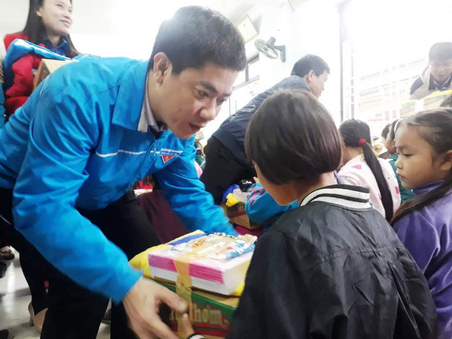 Ấm áp 'Xuân tình nguyện' trên vùng cao Nam Đông