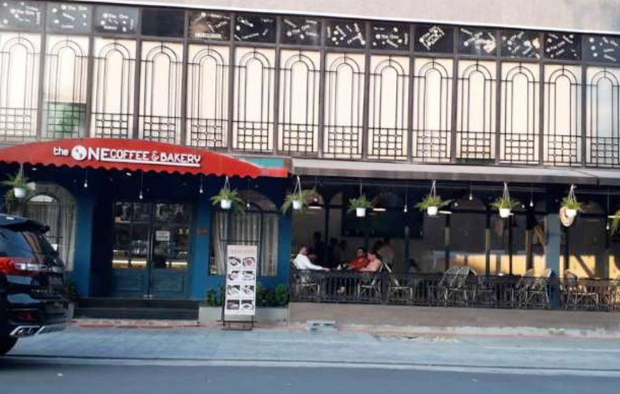 Công trình không phép, lấn lộ giới Quốc lộ 1 ngang nhiên tồn tại ngay giữa trung tâm TP Huế 5 năm trời không bị bất kỳ cơ quan chức năng nào xử lý (ảnh Vương Nguyễn)