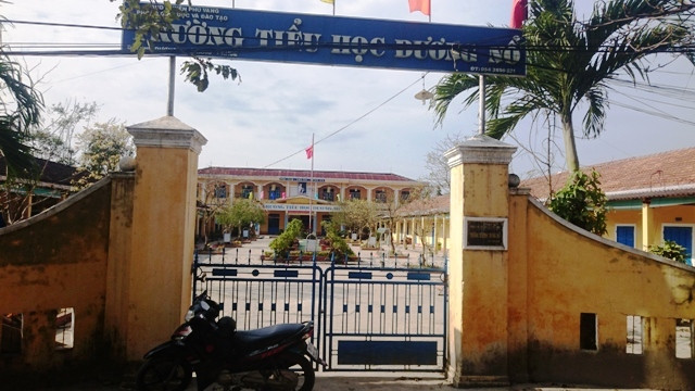 Trường Tiểu học Dương Nỗ trong cảnh "kín cổng cao tường" trong hai ngày đầu đi vào dạy học trở lại sau nghỉ Tết nguyên đán