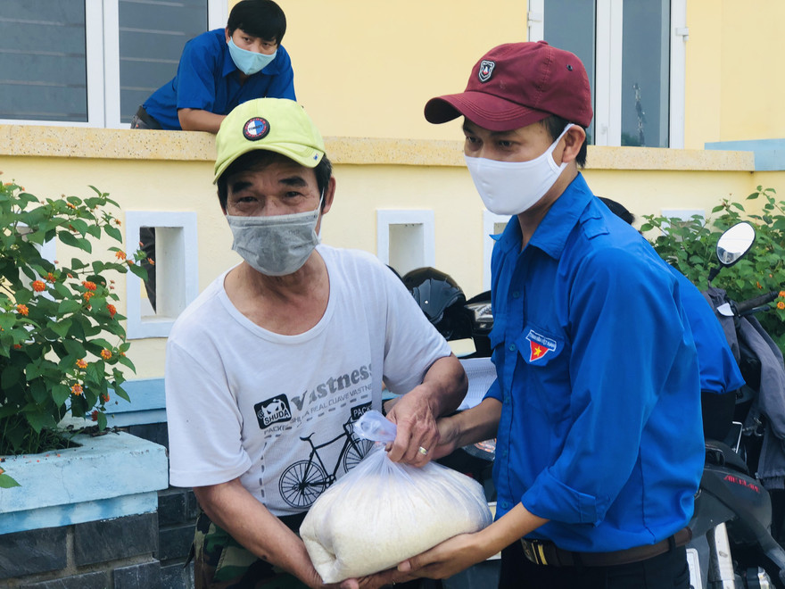 Tại TT-Huế hiện có nhiều hình thức, chương trình hỗ trợ người dân gặp khó khăn do dịch bệnh COVID-19.