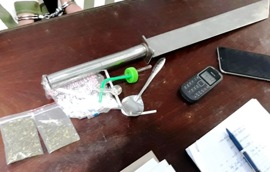 Hung khí và ma túy do công an thu giữ được từ nhóm đối tượng do Thọ cầm đầu