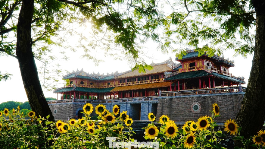 Ngọ Môn - Huế, nơi Hoàng đế Bảo Đại làm lễ thoái vị 75 năm trước.