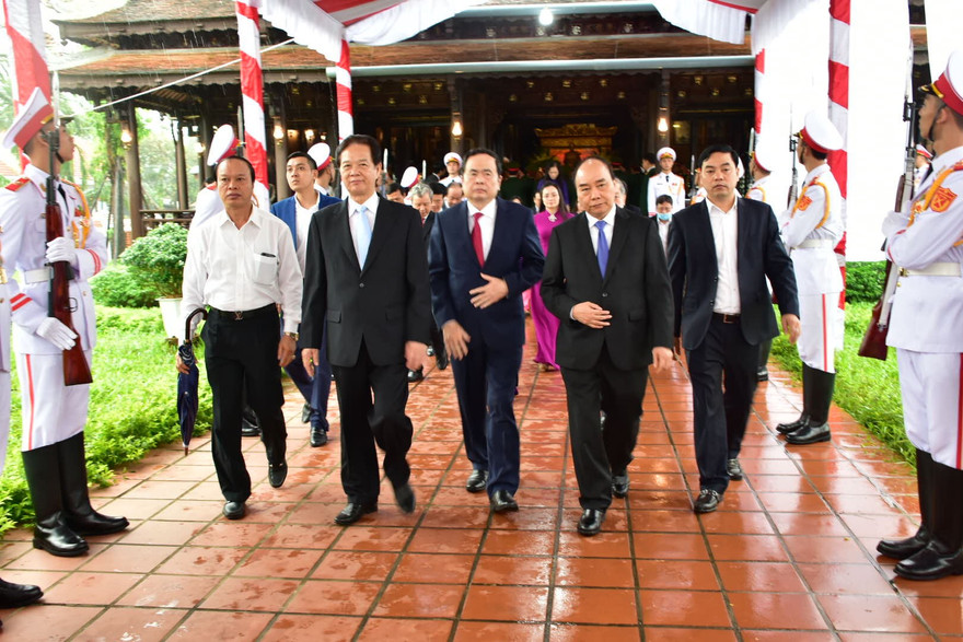 Lãnh đạo Đảng, Nhà nước dâng hương tưởng niệm Đại tướng Lê Đức Anh tại Nhà văn hóa Chủ tịch nước Lê Đức Anh ở xã Lộc An, huyện Phú Lộc, tỉnh TT-Huế.