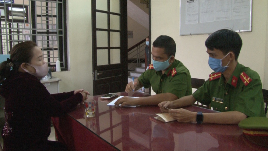 Công an làm việc với nghi can vận chuyển hơn 70kg thuốc nổ đi giữa phố.