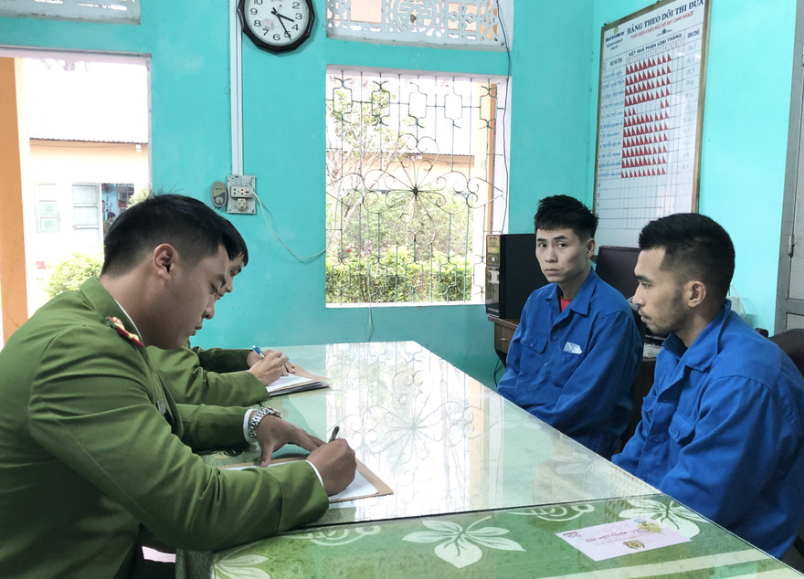Hai 'đạo chích' chuyên đi ô tô Quân và Chính tại cơ quan công an.