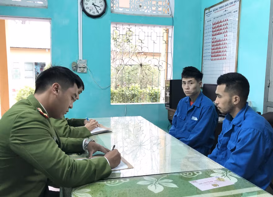 Hai 'đạo chích' chuyên đi ô tô Quân và Chính tại cơ quan công an.