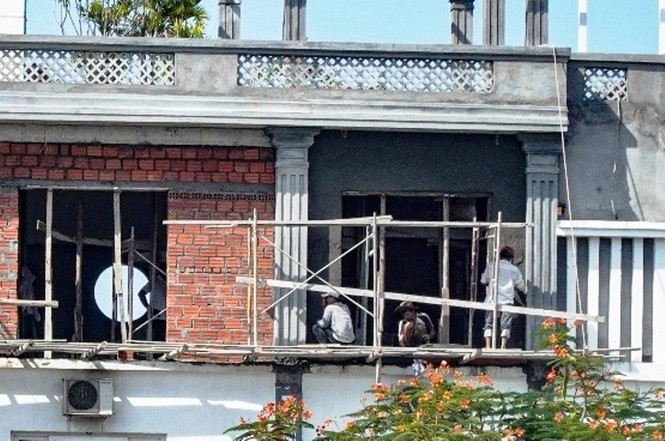 Công trình xây dựng không phép tại khách sạn Hạnh Đạt diễn ra thời gian dài, từng bị xử phạt nhưng vẫn tiếp diễn.