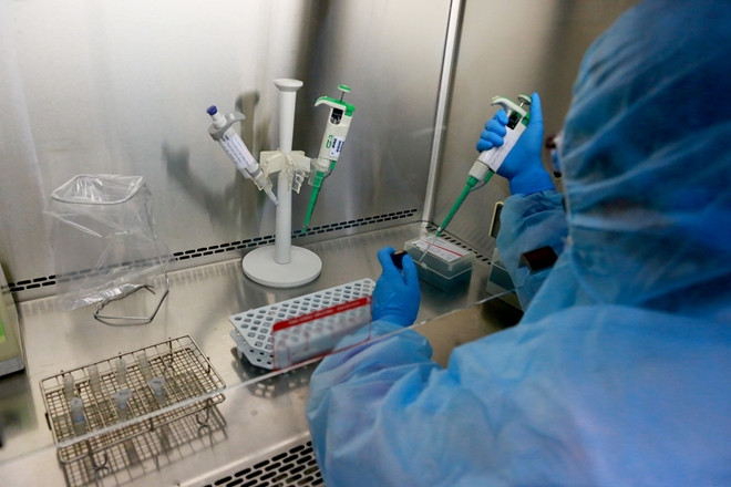 Xét nghiệm SARS-CoV-2 tại Bệnh viện T.Ư Huế.