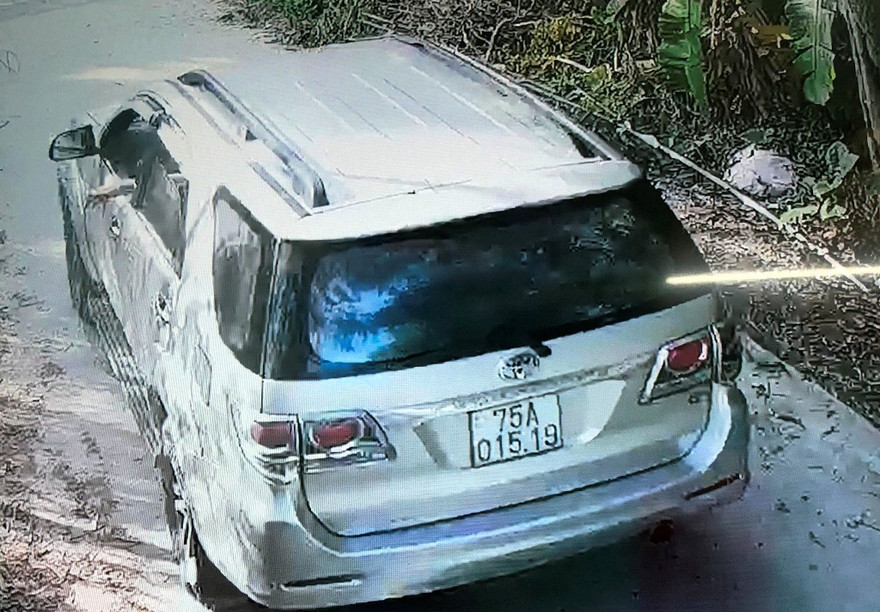 Với thủ đoạn tinh vi, tài xế điều khiển chiếc "xe ké" này đã đưa 6 người từ vung dịch Đà Nẵng vượt qua nhiều trạm kiểm soát để về trót lọt đến TT-Huế. 