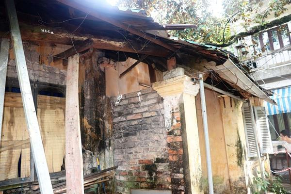 Để di dời dân ra khỏi những nơi ở là di tích xuống cấp nghiêm trọng như thế này trong Kinh thành Huế, chính quyền địa phương đã thực hiện theo khung chính sách đặc biệt chưa từng có