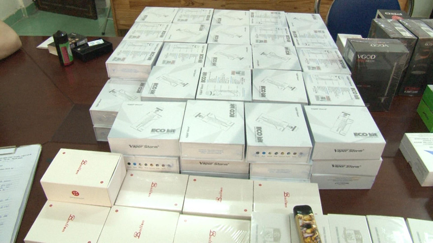 Các hộp đựng thuốc lá điện tử không rõ nguồn gốc xuất xứ 