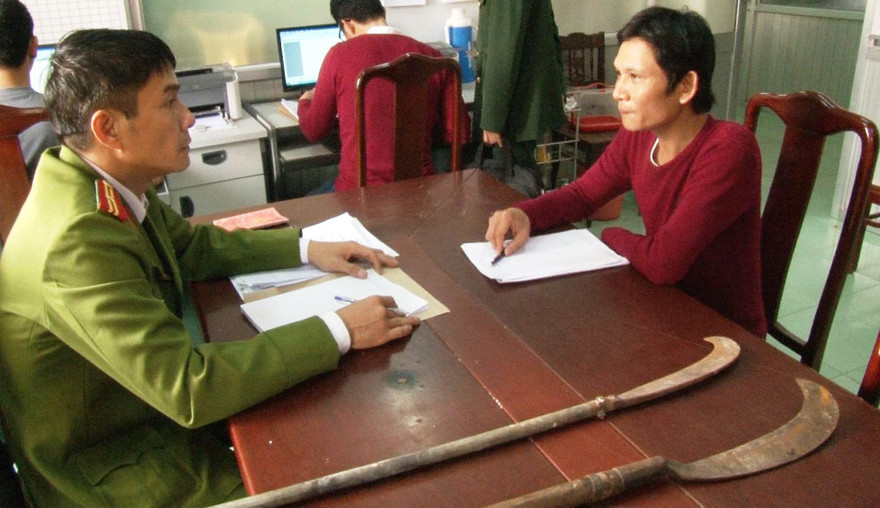 Đối tượng hung hãn xông vào nhà chém người Hồ Văn Tuấn tại cơ quan công an Huế