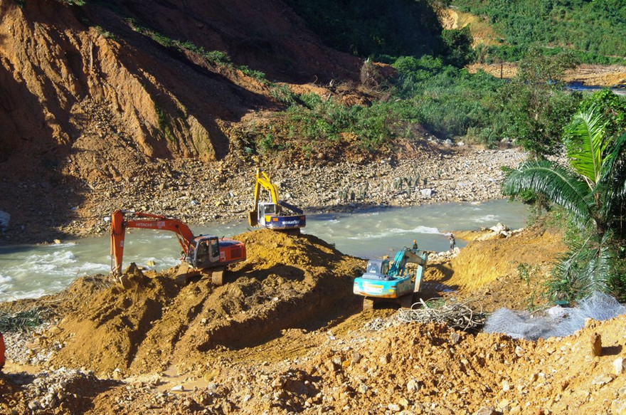 Dòng chảy sông Rào Trăng sẽ được nắn chỉnh phục vụ công tác tìm kiếm trong giai đoạn mới này.