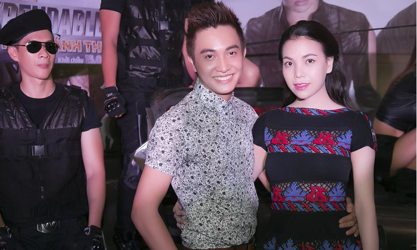 Trà Ngọc Hằng diện váy áo hàng hiệu đi xem phim cùng hotboy Lee Bảo.