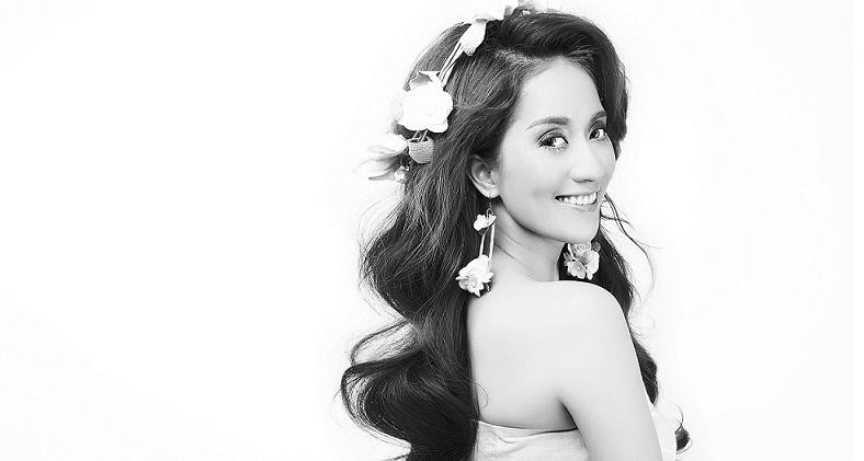 Khánh Thi khoe vòng một sexy trong bộ ảnh đen trắng