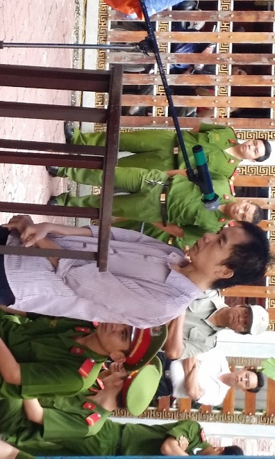 Sơn dùng 5 con dao sát hại vợ 