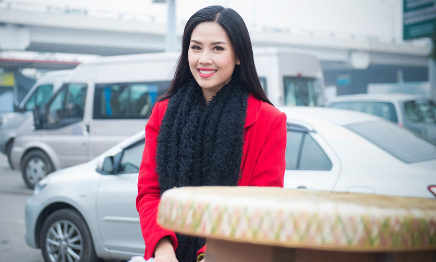 Nguyễn Thị Loan về nước sáng nay sau một tháng tham gia Hoa hậu thế giới tại London.