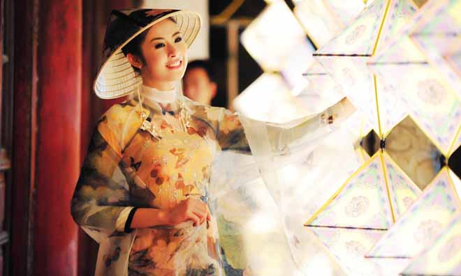 Ngọc Hân nổi bật trong 'Đêm phương Đông' huyền bí