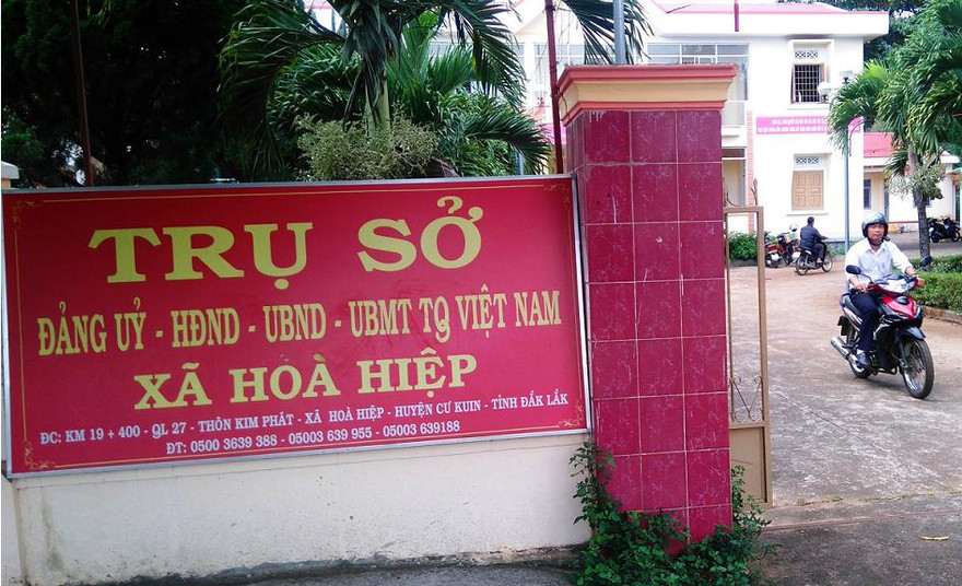 Trụ sở Đảng uỷ, UBND xã Hoà Hiệp.
