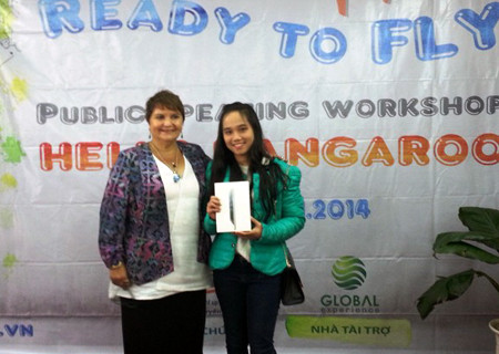 Nhung đạt giải Nhất cuộc thi “Hello Kangaroo” nói về nước Úc tươi đẹp.