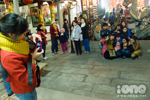 Tết Nguyên tiêu, giới trẻ đổ về Hội An cầu duyên