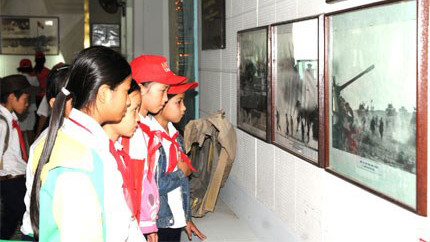 Bảo tàng khuyến khích khách thăm quan là HSSV 