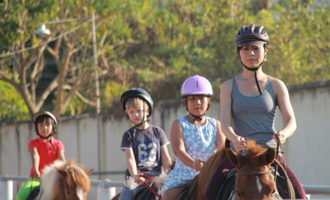 Đầu năm Ngọ, giới trẻ Sài thành đi học cưỡi ngựa 