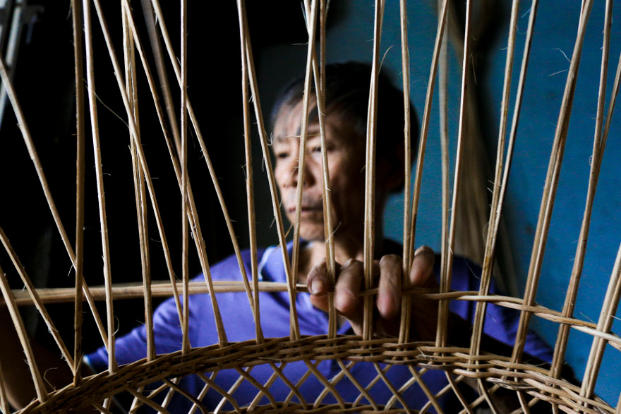 Lưu giữ nghề đan nôi truyền thống xứ Huế