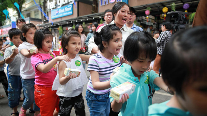 Trẻ vui Trung thu tại Đường Sách