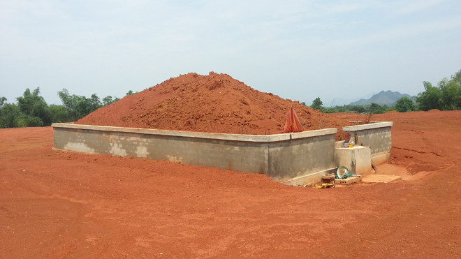  Ngôi mộ cổ vừa được người dân phát hiện tại xã Xuân Thắng, huyện Thọ Xuân (Thanh Hóa). Ảnh: Phạm Nhài